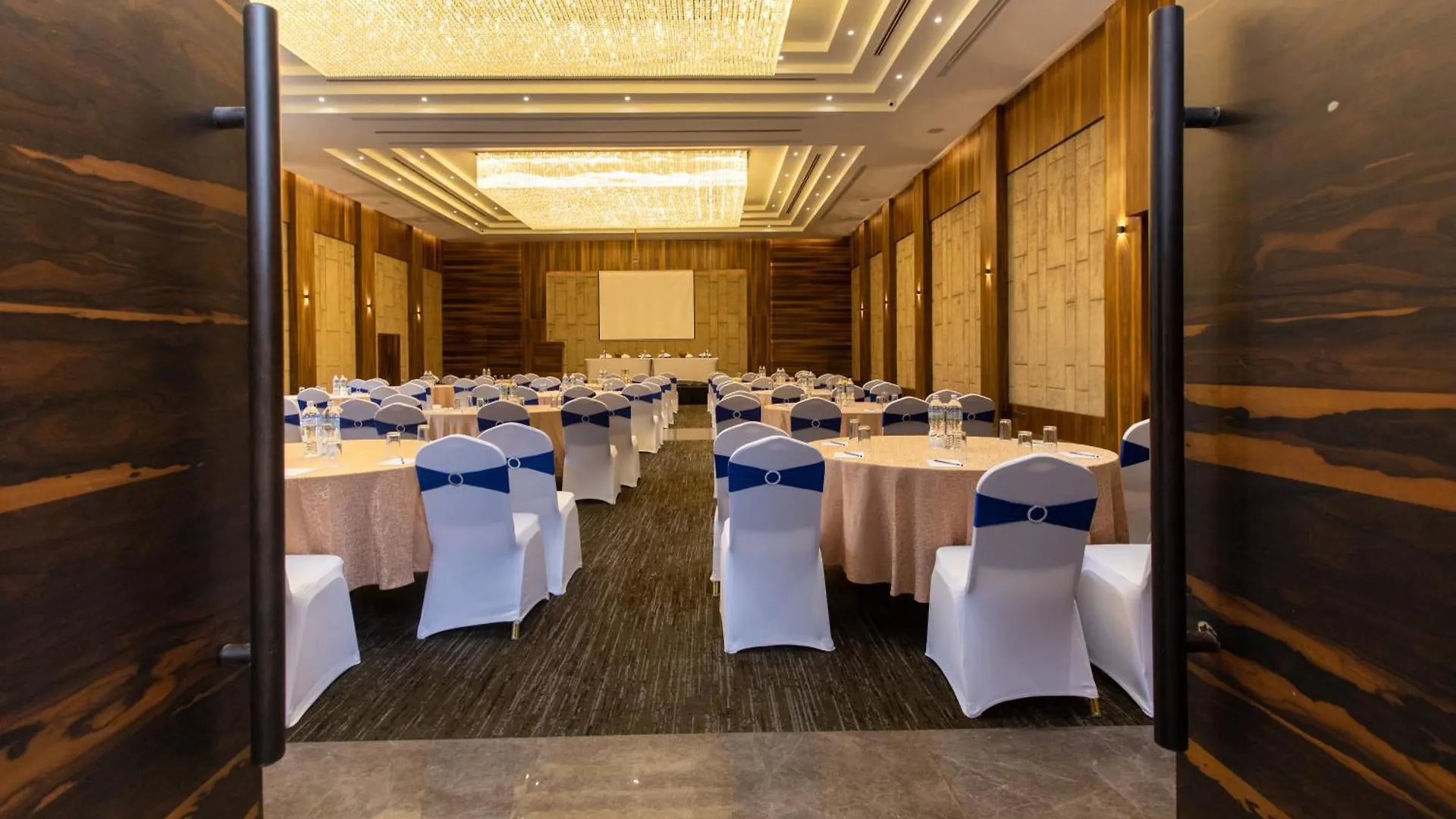 Grand Hotel Κατμαντού