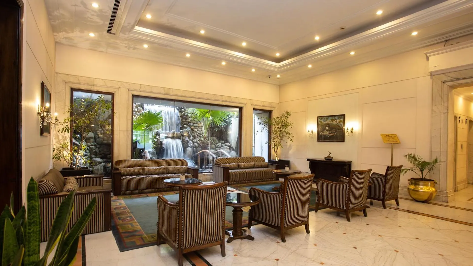 Grand Hotel Κατμαντού 4*,